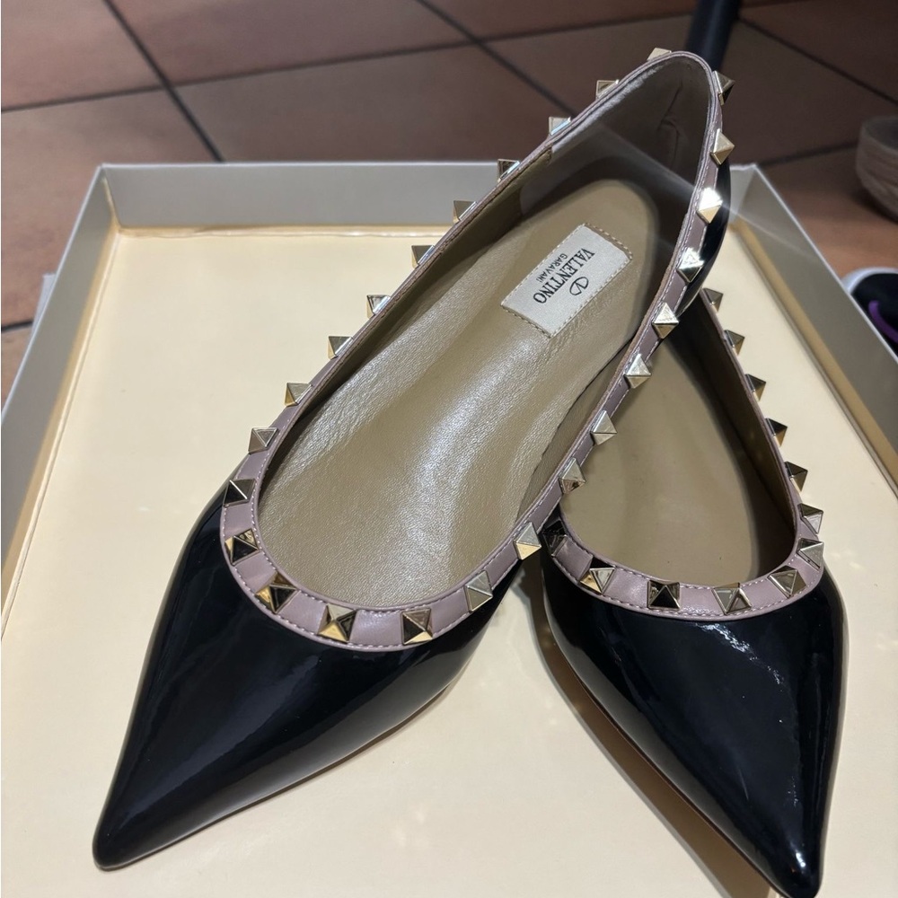 Valentino  Garavani Black rockstudded patten black Flats